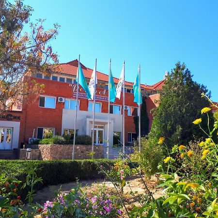 Rahat Hotel Ακτάου Εξωτερικό φωτογραφία