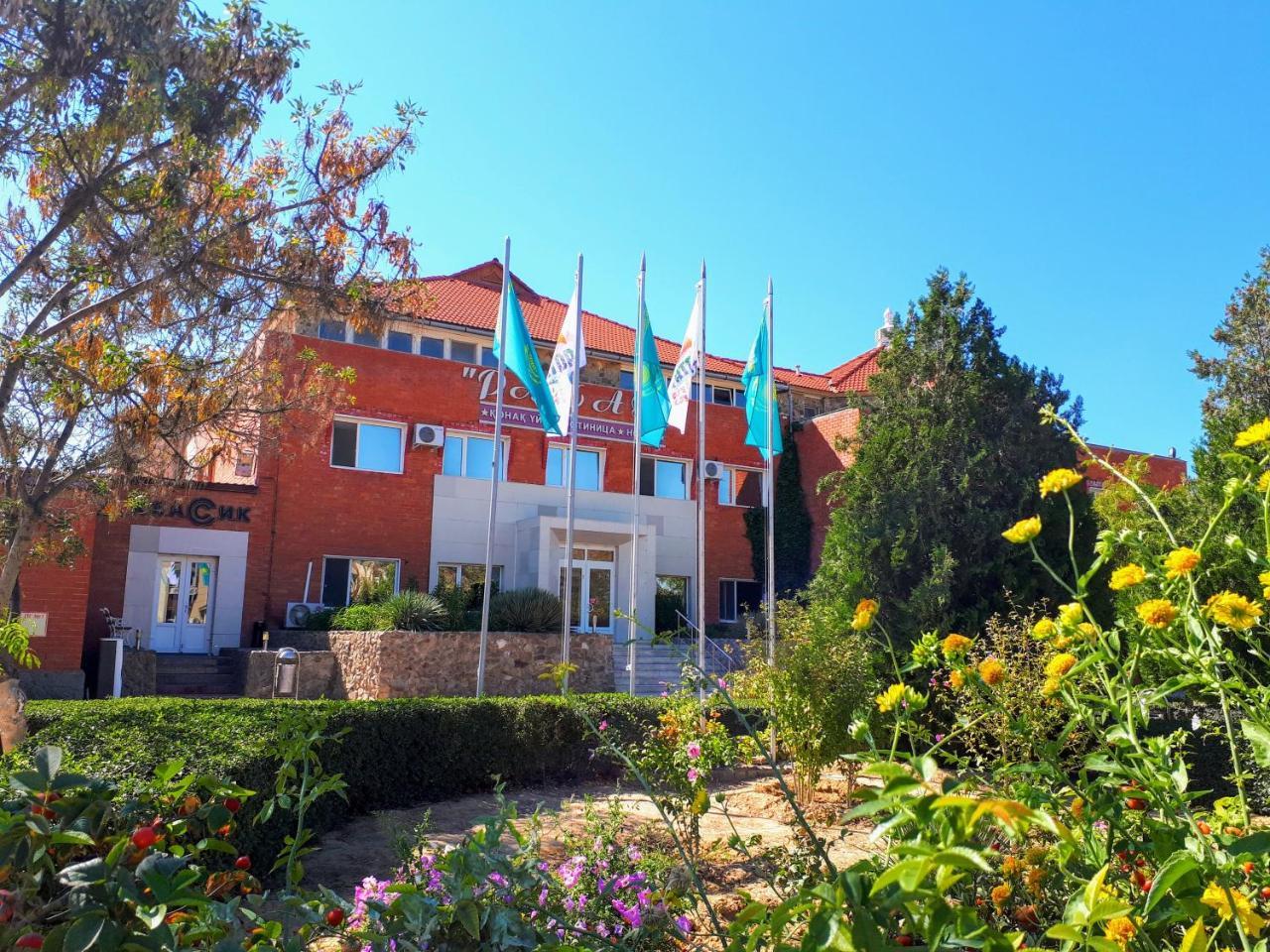 Rahat Hotel Ακτάου Εξωτερικό φωτογραφία